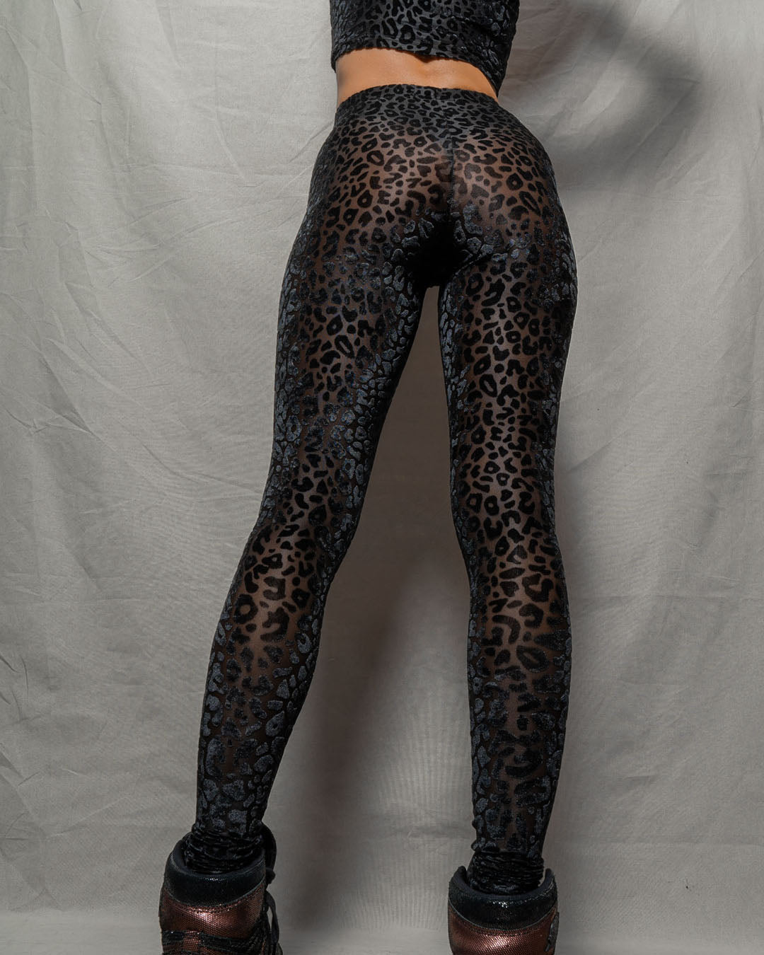 Good American 2 Black Leopard print Velvet Leggings 0537 medium womens  casual